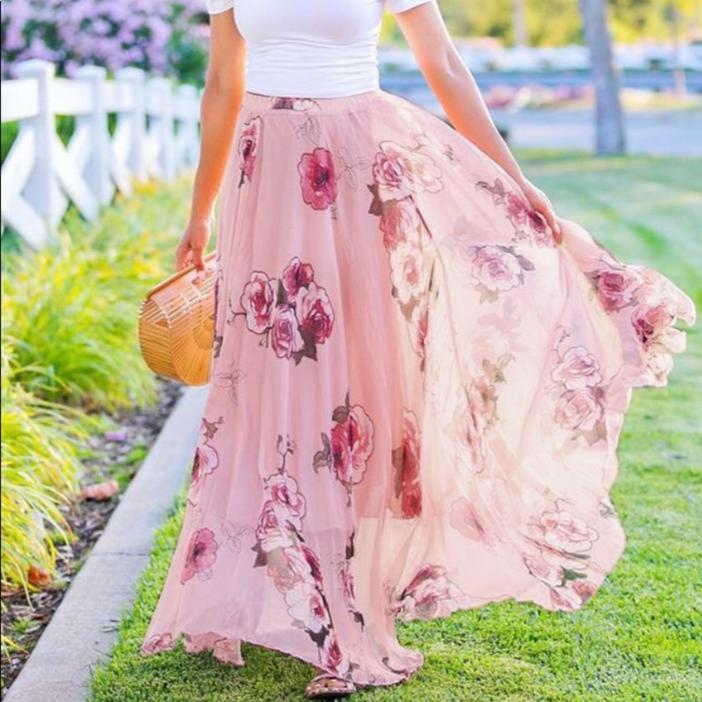 Chicwish Long floral skirt peachy/pink in color. In brand new condition.
